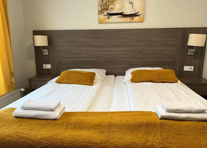 Zimmer mit Kingsize-Bett
