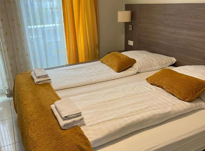 Zimmer mit Kingsize-Bett