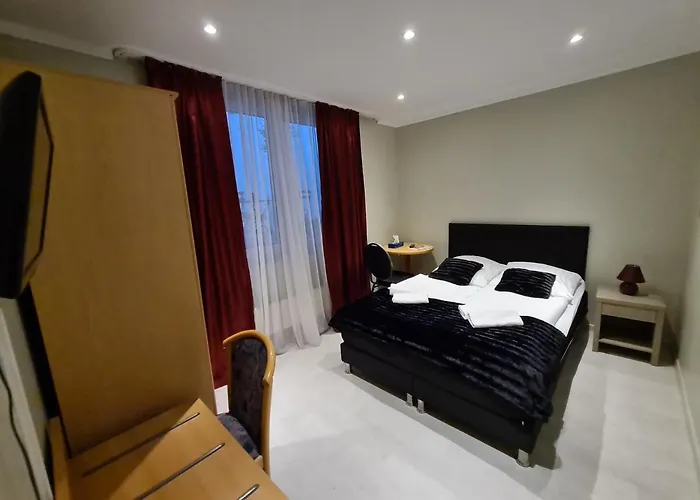 Zimmer mit Kingsize-Bett